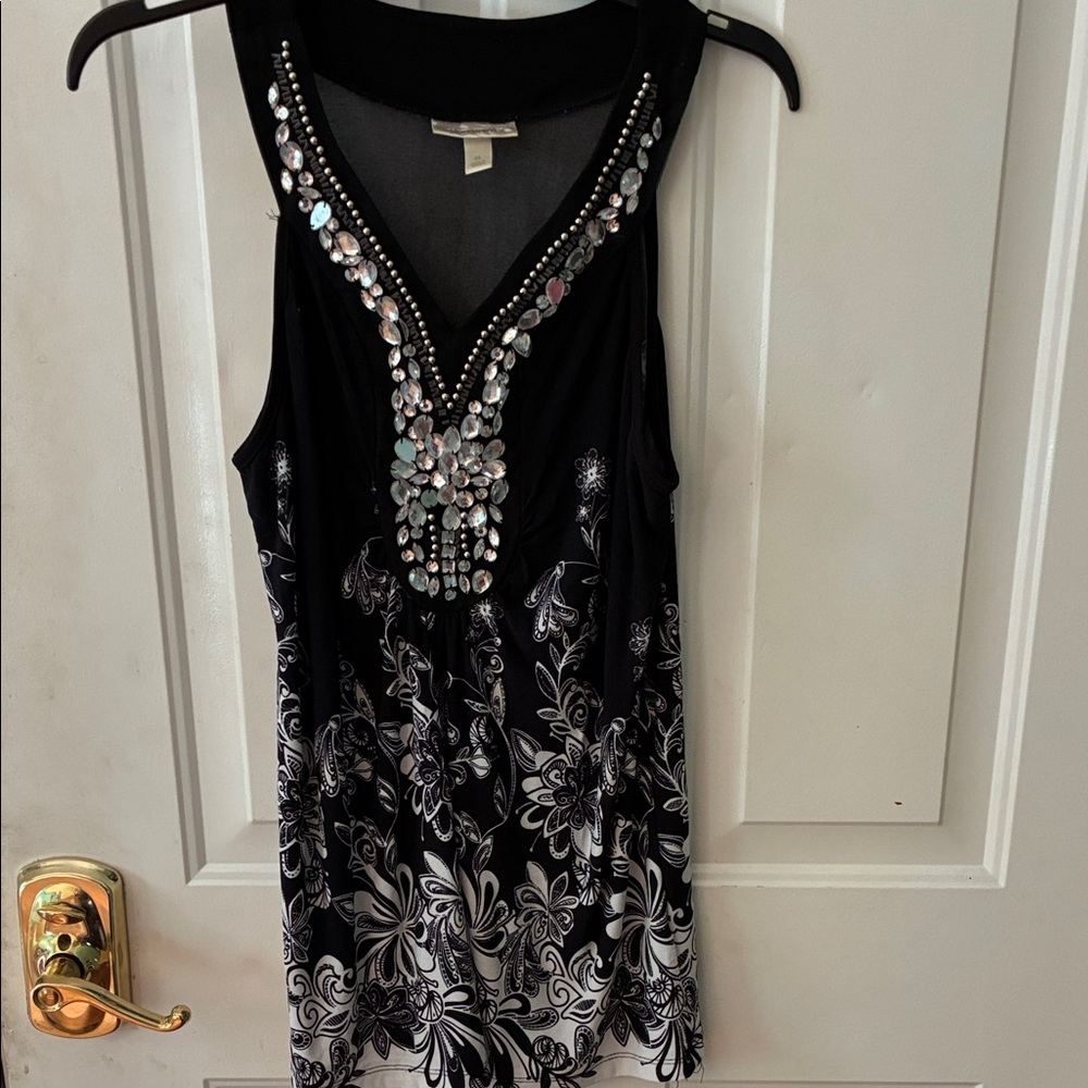 Dressbarn Black and White Embellished Sleeveless Top